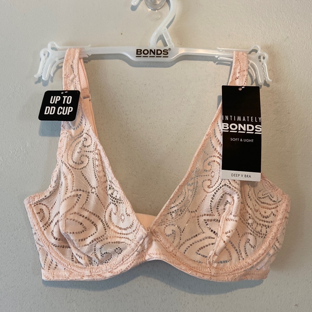 NWT Bonds Size 34 D Bra